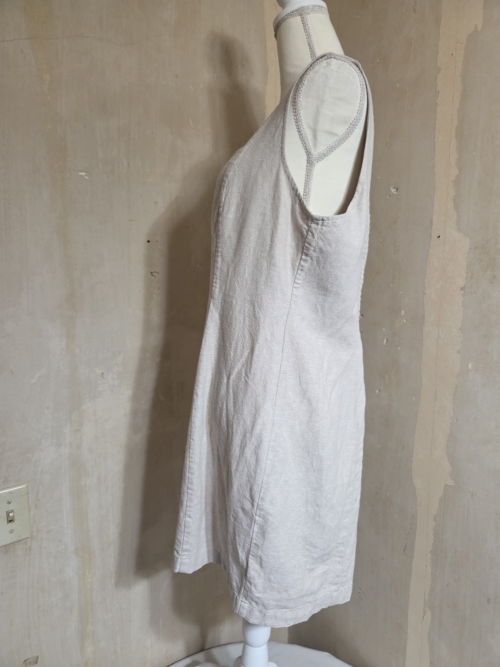 Light Beige Linen Blend Sleeveless Dress - Picture 4 of 8